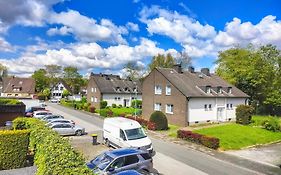 Modern Cozy Apartment, Green Neighborhood, Good Connectivity